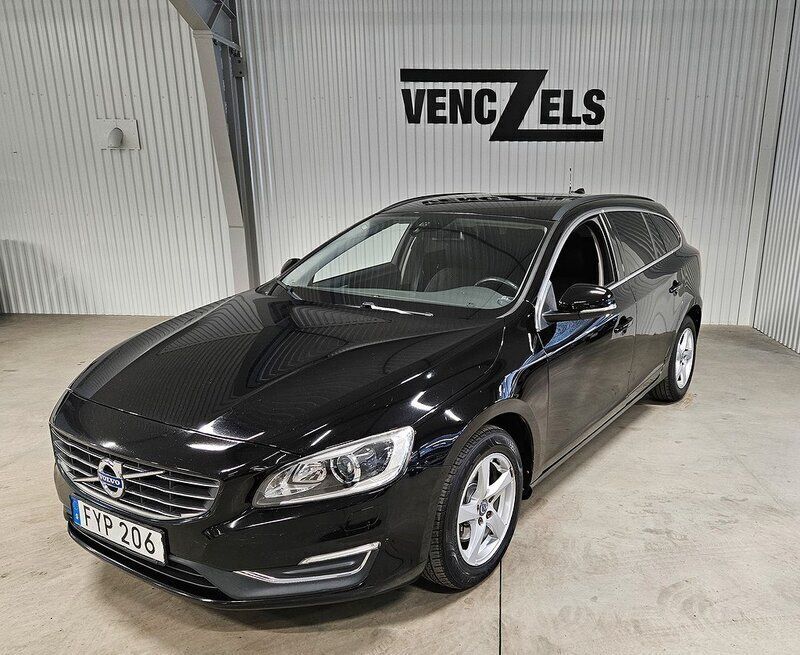 Svart Begagnad 2015 Volvo V60 Momentum Kombi | 144 000 kr (Marknadspris) - Bild 1/4