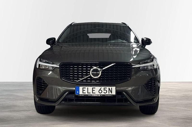 Begagnad Volvo XC60 R-Design 355 HK (261 kW) 2022 Grå SUV