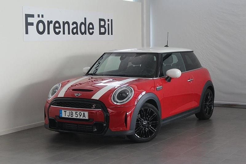 Röd (chili röd) Begagnad 2022 Mini Cooper S Halvkombi | 279 000 kr (Dyr) - Bild 1/4
