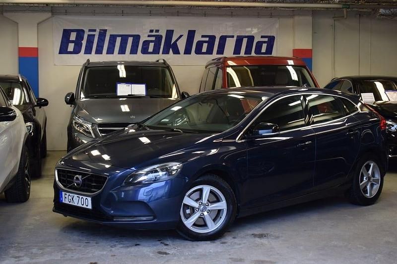 Begagnad Volvo V40 Momentum 150 HK (110 kW) 2014 Blå Kombi