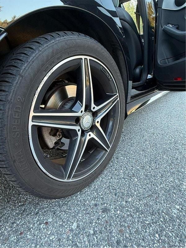 Svart Begagnad 2016 Mercedes C220 AMG line Sedan | 224 900 kr (Marknadspris) - Bild 1/4