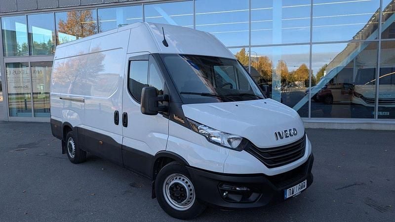 Vit Begagnad 2024 Iveco Daily Van | 411 250 kr (Marknadspris) - Bild 1/4