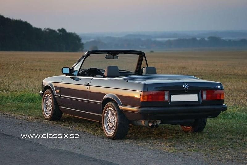 Begagnad BMW 325 170 HK (125 kW) 1989 Blå Cab
