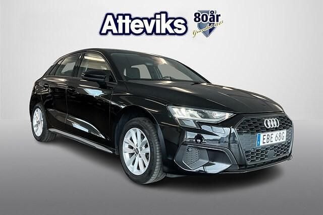 Brilliantsvart Begagnad 2022 Audi A3 Proline | 228 700 kr (Marknadspris) - Bild 1/4
