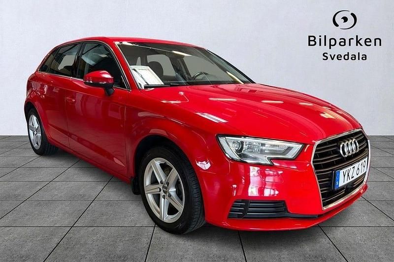 Röd Begagnad 2017 Audi A3 Sportback Comfort Halvkombi | 149 990 kr (Marknadspris) - Bild 1/4