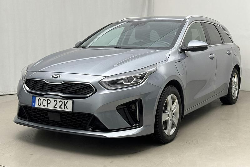 Grå Begagnad 2021 Kia Ceed Sportswagon Kombi | 199 000 kr (Bra pris) - Bild 1/4