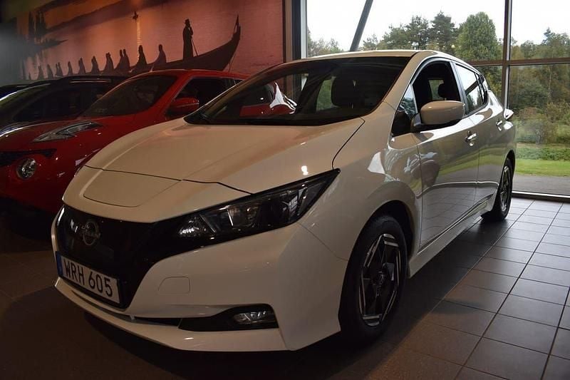Vit Begagnad 2022 Nissan Leaf Acenta Halvkombi | 189 000 kr (Lite dyr) - Bild 1/4
