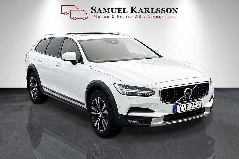 Vit Begagnad 2018 Volvo V90 CC Kombi | 269 900 kr (Dyr) - Bild 1/4