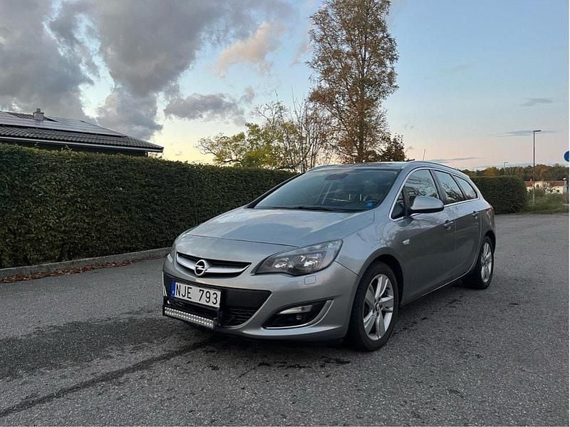 Grå Begagnad 2013 Opel Astra Sport Kombi | 29 000 kr (Bra pris) - Bild 1/4