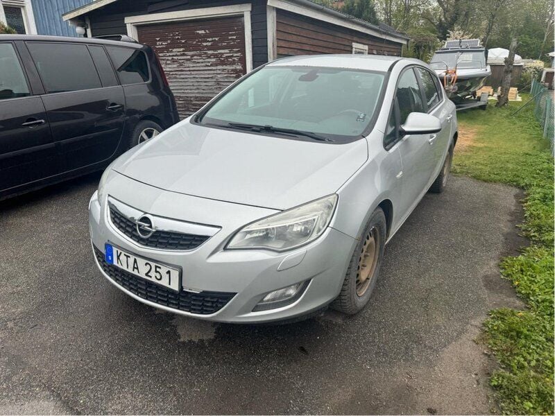 Grå Begagnad 2010 Opel Astra Enjoy Halvkombi | 20 000 kr (Superpris) - Bild 1/4