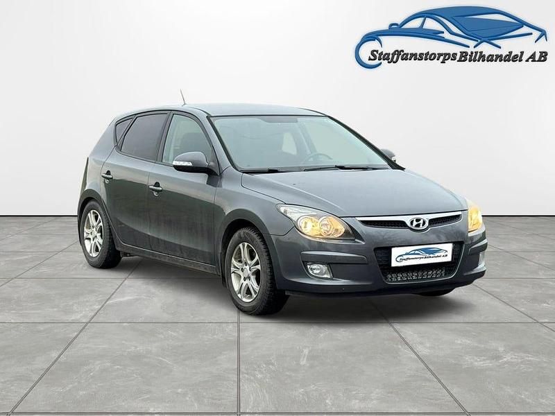 Begagnad Hyundai i30 90 HK (66 kW) 2009 Grå Halvkombi
