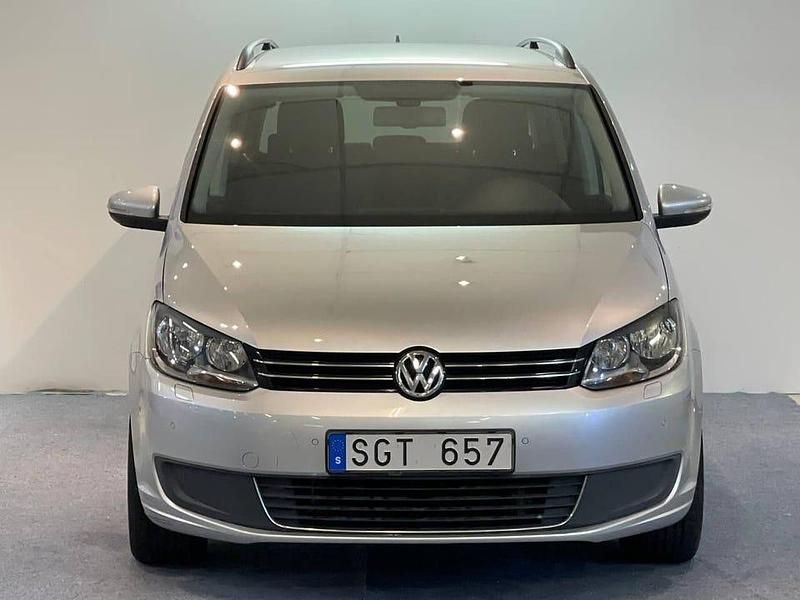 Begagnad VW Touran 140 HK (102 kW) 2012 Silver Minibuss