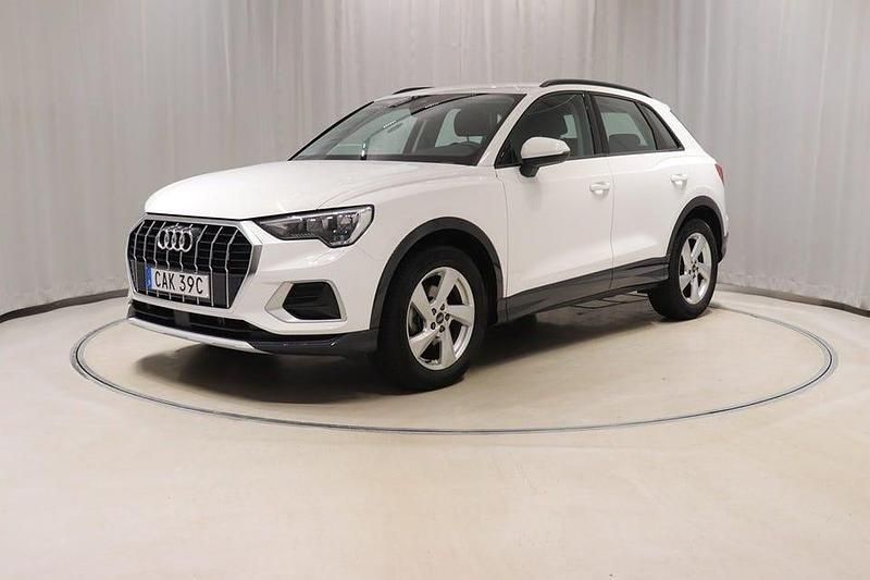 Ibisvit Begagnad 2023 Audi Q3 Advanced SUV | 308 900 kr (Bra pris) - Bild 1/4