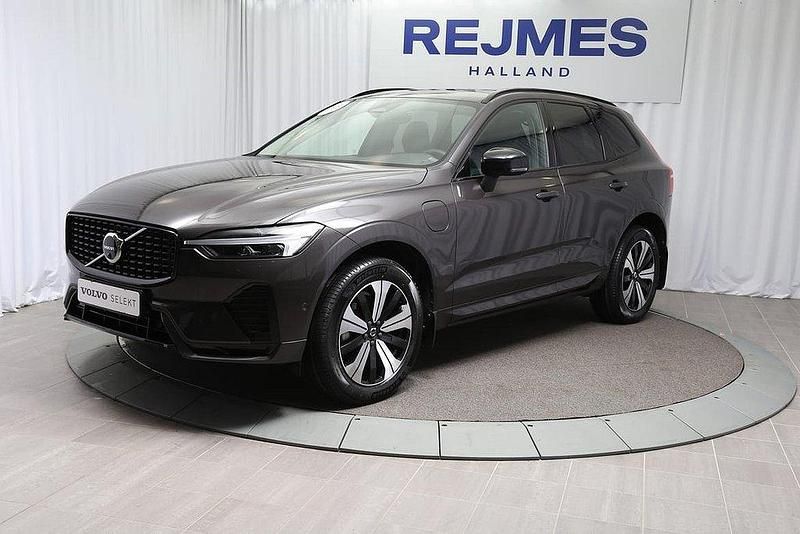 Grå Begagnad 2023 Volvo XC60 Plus SUV | 579 500 kr (Lite dyr) - Bild 1/4