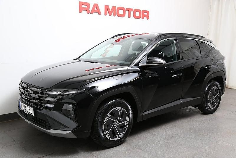 Abyss black Begagnad 2024 Hyundai Tucson Essential SUV | 319 900 kr (Superpris) - Bild 1/4