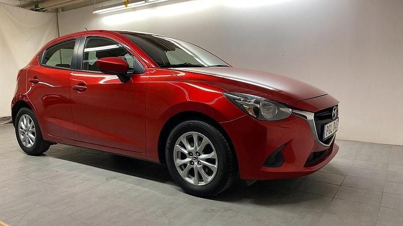 Röd Begagnad 2017 Mazda 2 Halvkombi | 99 900 kr (Bra pris) - Bild 1/1