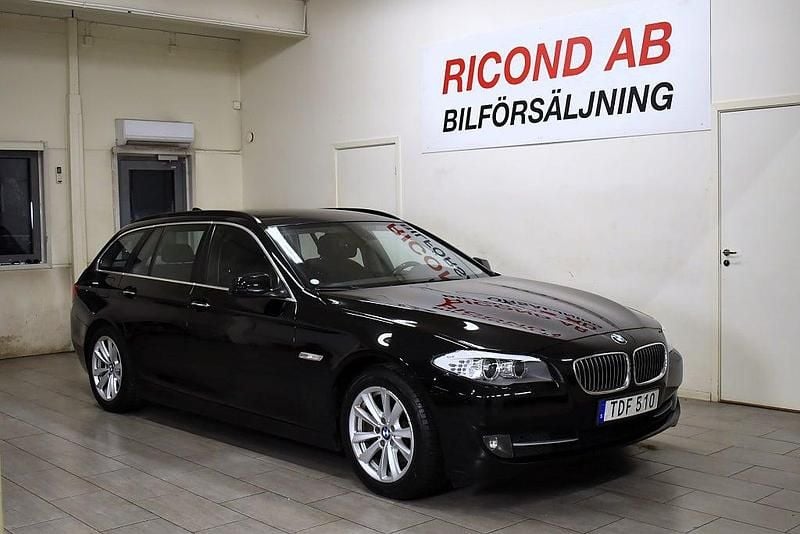 Svart Begagnad 2011 BMW 528 M Sport Kombi | 99 900 kr (Marknadspris) - Bild 1/4