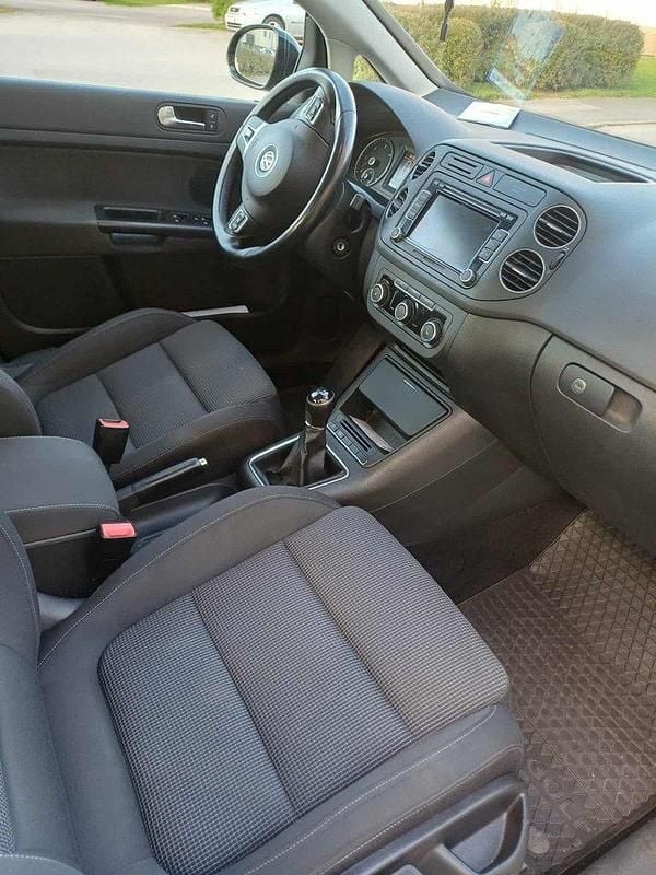 Svart Begagnad 2013 VW Golf VII Halvkombi | 56 000 kr (Superpris) - Bild 1/4