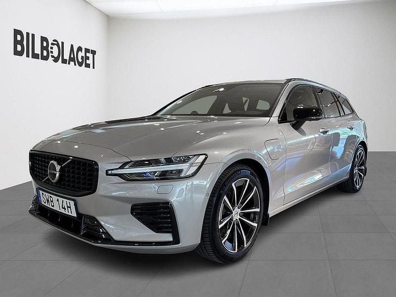 Silver Begagnad 2025 Volvo V60 Plus Kombi | 494 800 kr (Marknadspris) - Bild 1/4