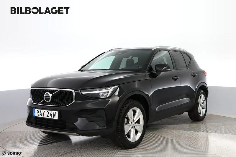 Svart Begagnad 2023 Volvo XC40 Core SUV | 354 800 kr (Marknadspris) - Bild 1/4