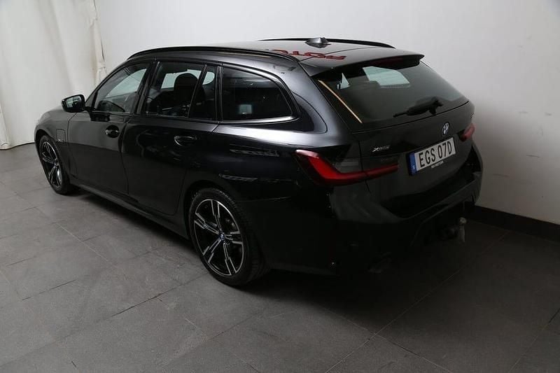 Begagnad BMW 330 M Sport 292 HK (214 kW) 2023 Svart (blacksapphire metallic) Kombi