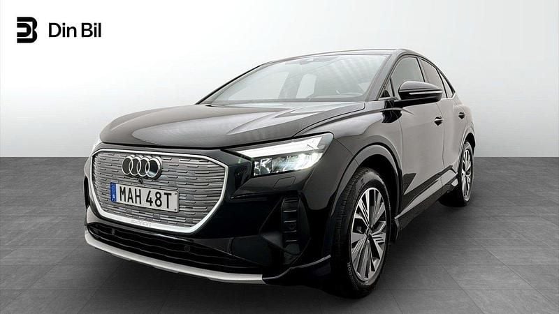 Mytsvart metallic Begagnad 2023 Audi Q4 Sportback e-tron Proline SUV | 479 000 kr (Marknadspris) - Bild 1/4