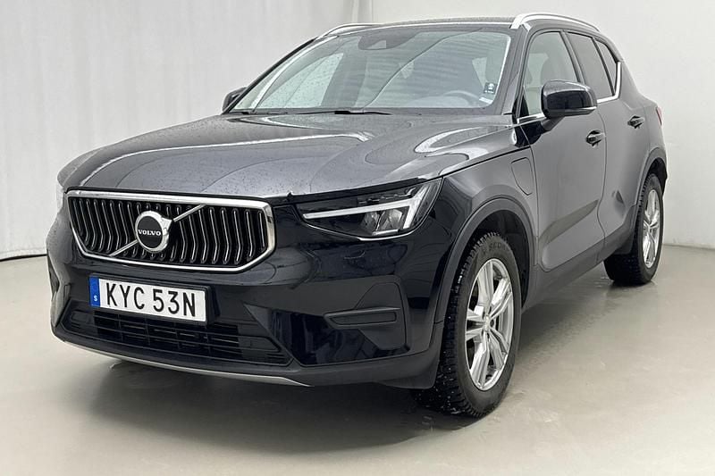 Svart Begagnad 2023 Volvo XC40 Core SUV | 339 000 kr (Bra pris) - Bild 1/4