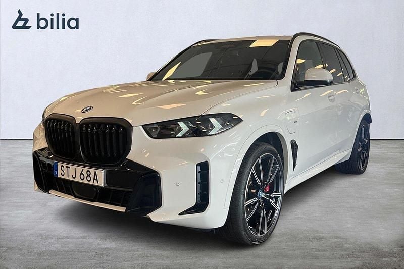 Vit Begagnad 2024 BMW X5 Comfort Edition SUV | 1 049 000 kr (Dyr) - Bild 1/4