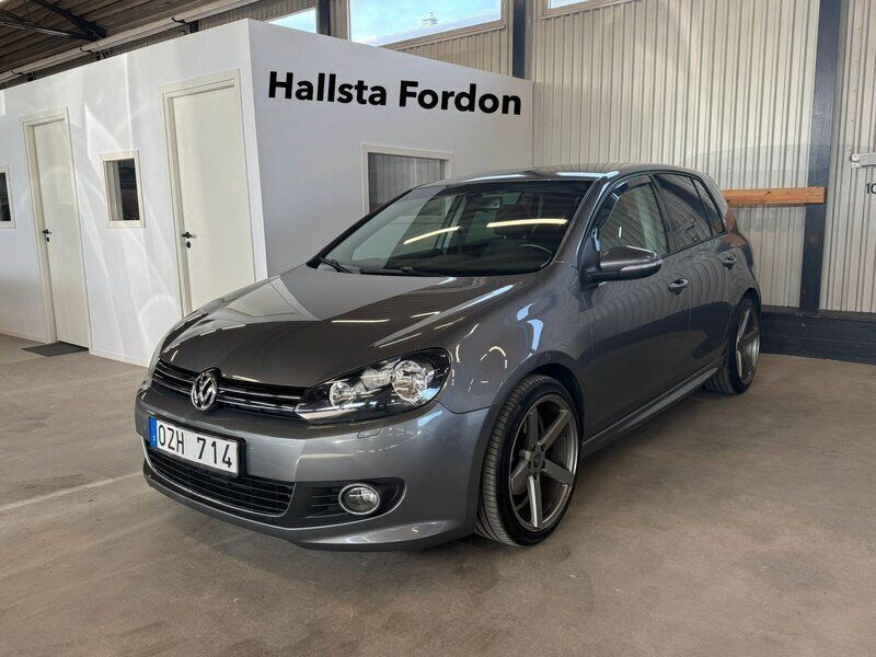 Grå Begagnad 2013 VW Golf VII Halvkombi | 84 900 kr (Marknadspris) - Bild 1/4