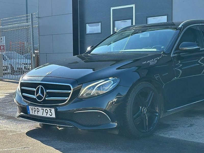 Begagnad Mercedes E200 Avantgarde 150 HK (110 kW) 2018 Svart Kombi
