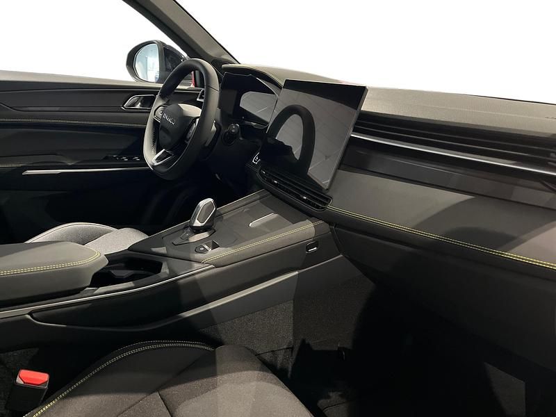 Ny Lynk & Co 01 283 HK (208 kW) 2025 Svart SUV