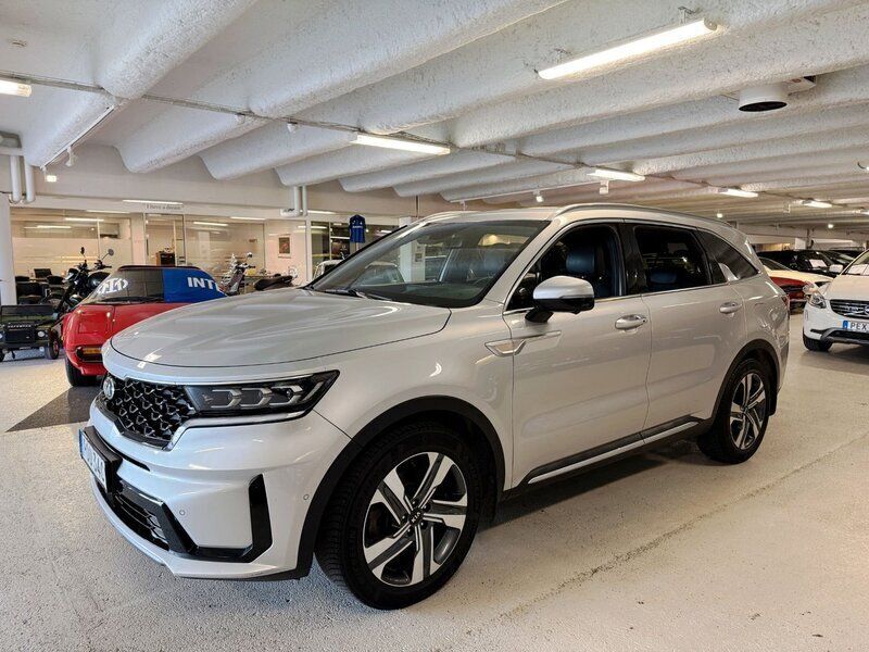 Grå Begagnad 2021 Kia Sorento Advance SUV | 369 900 kr (Bra pris) - Bild 1/4