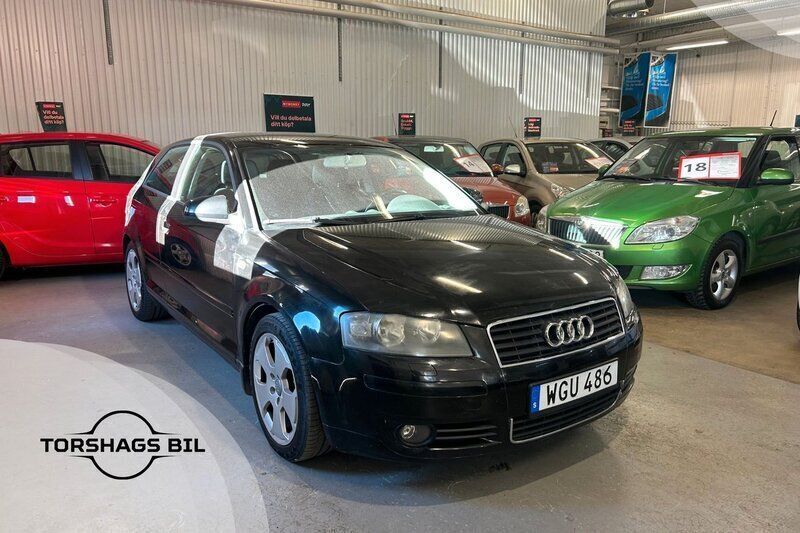 Svart Begagnad 2004 Audi A3 Comfort Halvkombi | 37 900 kr (Marknadspris) - Bild 1/4