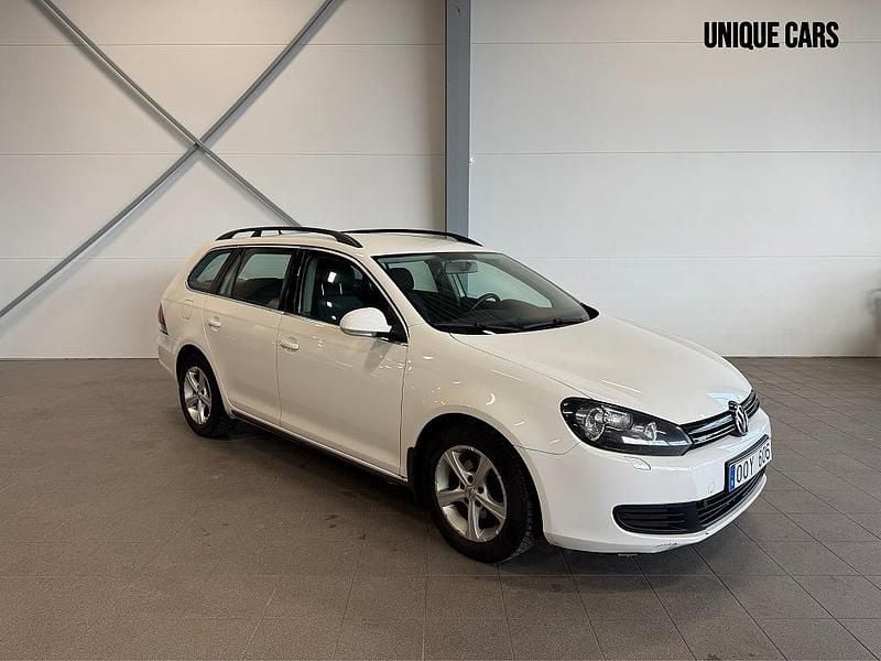 Begagnad VW Golf VI 105 HK (77 kW) 2011 Vit Halvkombi