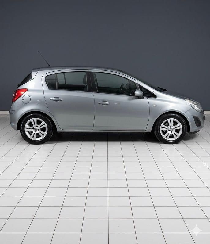 Begagnad 2013 Opel Corsa Halvkombi | 40 000 kr (Marknadspris) - Bild 1/4