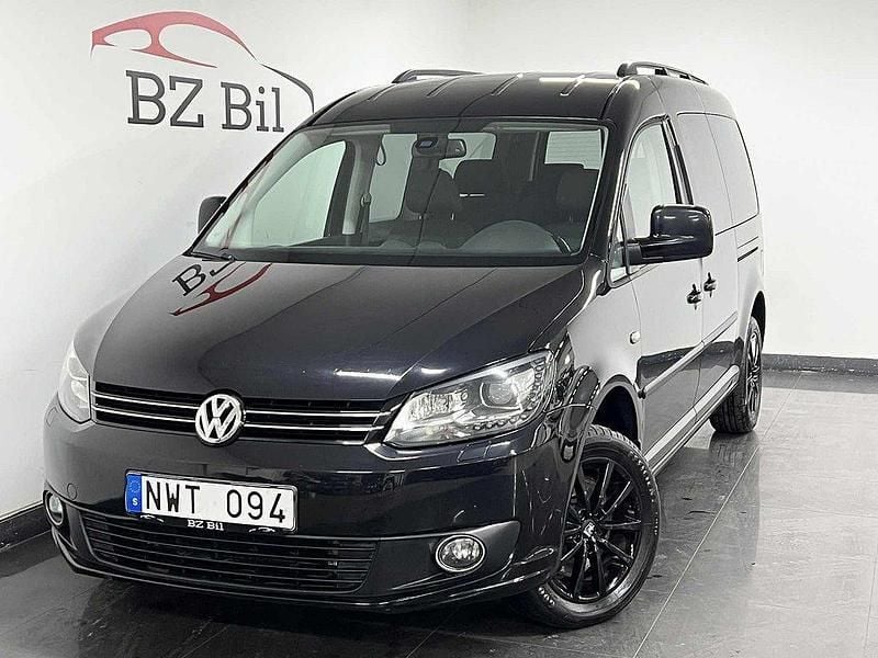 Svart Begagnad 2013 VW Caddy Maxi Life Life Minibuss | 149 900 kr (Bra pris) - Bild 1/4