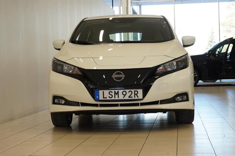 Begagnad Nissan Leaf Acenta 110 kW (150 HK) 2022 Vit Halvkombi