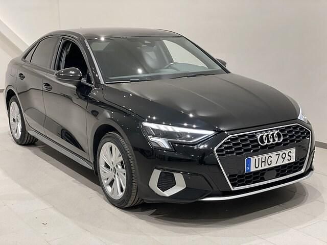 Brillantschwarz Begagnad 2023 Audi A3 Advanced Sedan | 259 000 kr (Marknadspris) - Bild 1/4