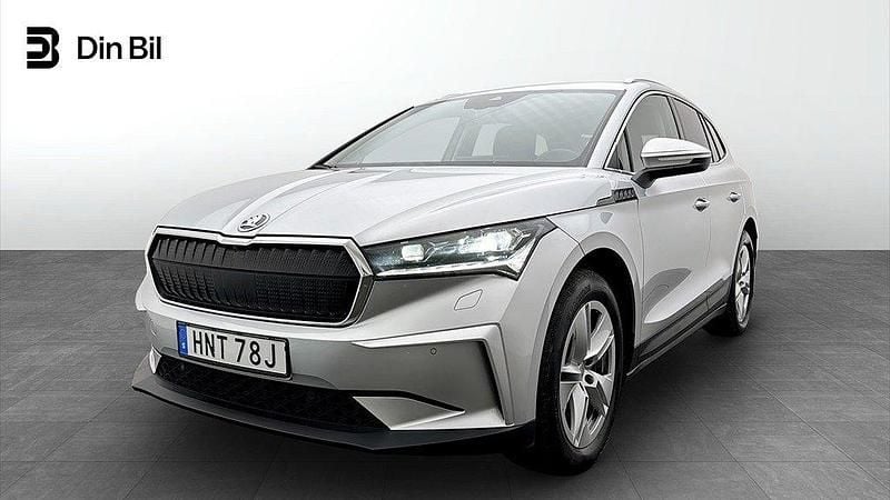 Silver (brilliant silver metallic) Begagnad 2023 Skoda Enyaq iV SUV | 389 900 kr (Marknadspris) - Bild 1/4