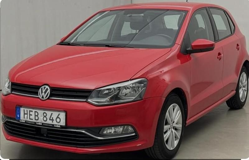 Röd Begagnad 2017 VW Polo Halvkombi | 100 000 kr (Bra pris) - Bild 1/4
