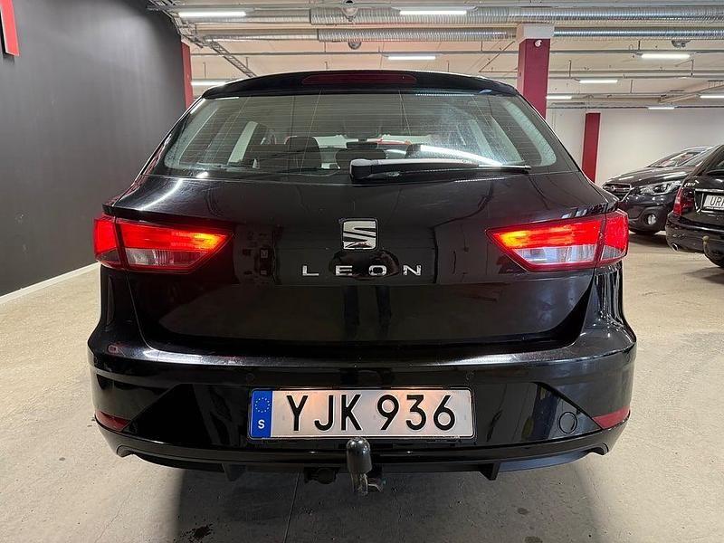 Begagnad Seat Leon ST Style 110 HK (80 kW) 2017 Svart Kombi