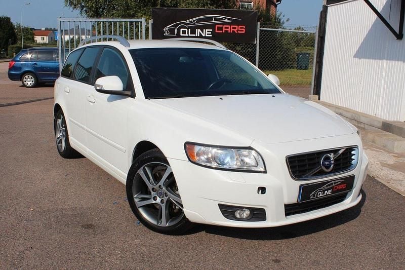 Vit Begagnad 2012 Volvo V50 Momentum Kombi | 79 900 kr (Lite dyr) - Bild 1/4