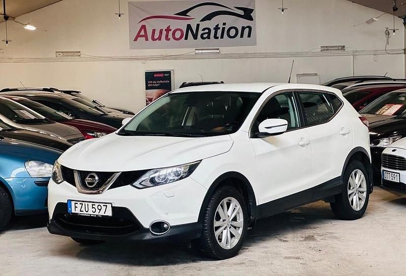 Vit Begagnad 2015 Nissan Qashqai SUV | 109 900 kr (Marknadspris) - Bild 1/4