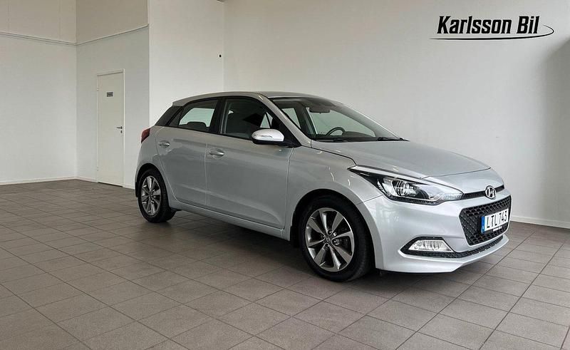 Silver Begagnad 2016 Hyundai i20 Halvkombi | 89 900 kr (Marknadspris) - Bild 1/4