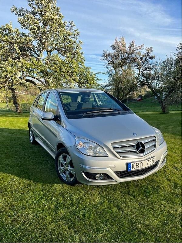Silver Begagnad 2011 Mercedes B180 Minibuss | 58 000 kr (Bra pris) - Bild 1/4