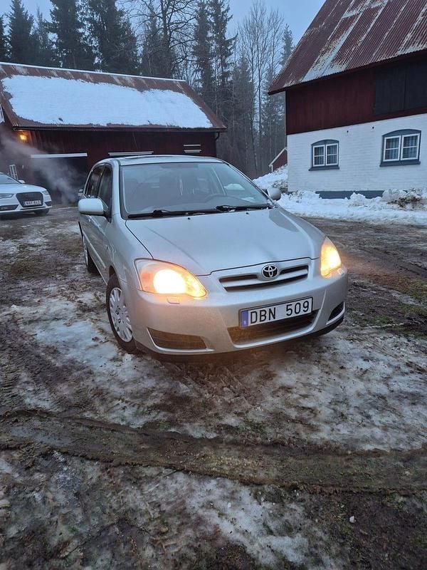 Begagnad 2006 Toyota Corolla Halvkombi | 34 900 kr (Marknadspris) - Bild 1/4