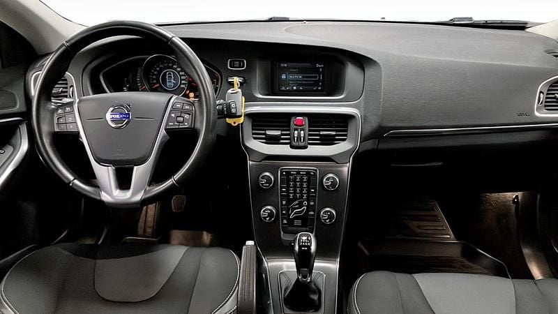 Begagnad Volvo V40 Momentum 120 HK (88 kW) 2016 Grå Halvkombi