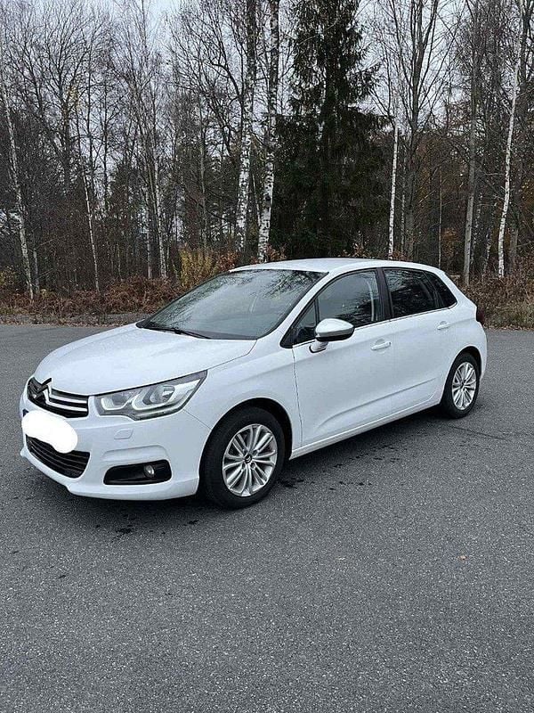 Vit Begagnad 2016 Citroën C4 Halvkombi | 71 000 kr (Marknadspris) - Bild 1/4