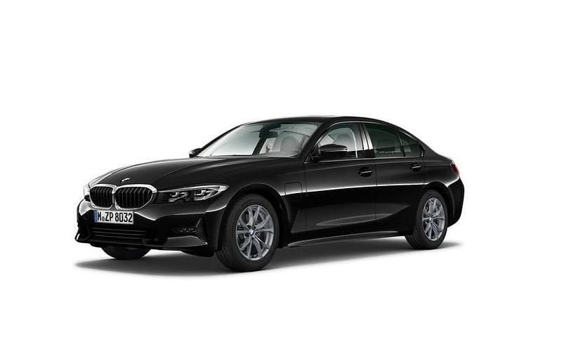 Black sapphire metallic Begagnad 2020 BMW 330 Sport Line Sedan | 259 500 kr (Marknadspris) - Bild 1/2