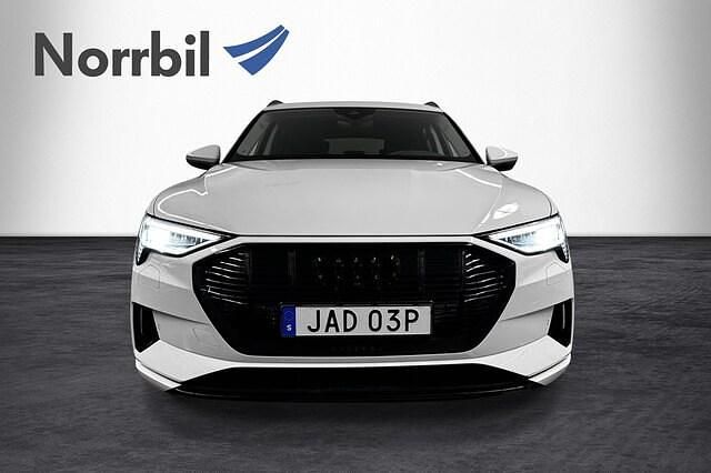Begagnad Audi e-tron Proline 300 kW (408 HK) 2022 Glaciärvit metallic SUV